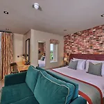 Hotel Sandburn Hall 4*