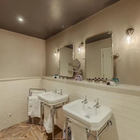 Hotel Sandburn Hall 4*