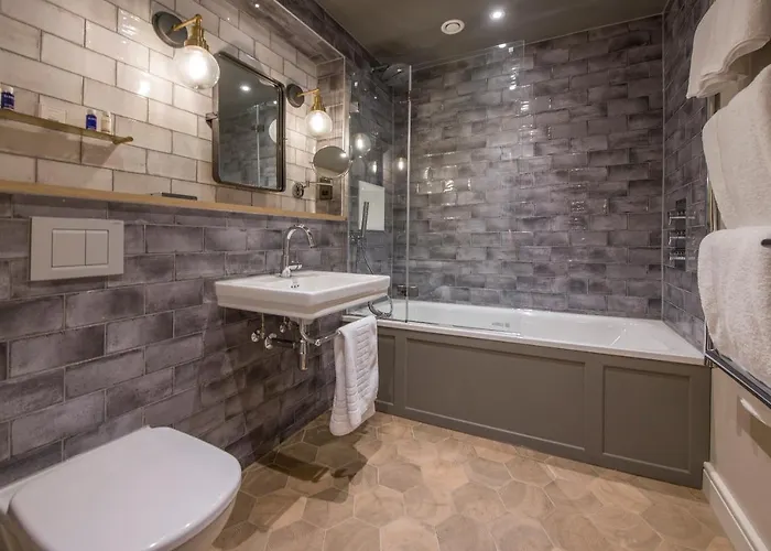 Hotel Sandburn Hall 4*