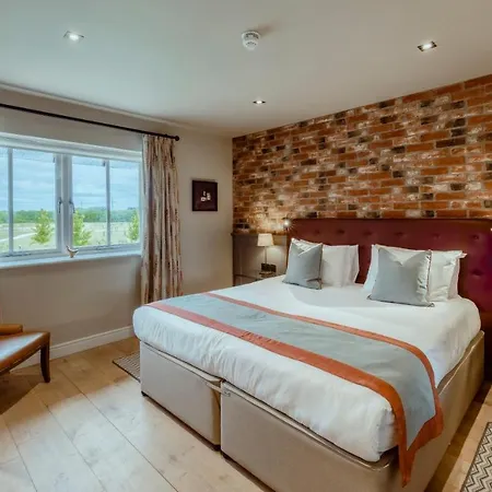 Sandburn Hall Отель 4*