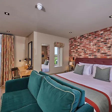 Отель Sandburn Hall 4*