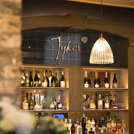 호텔 Sandburn Hall 4*