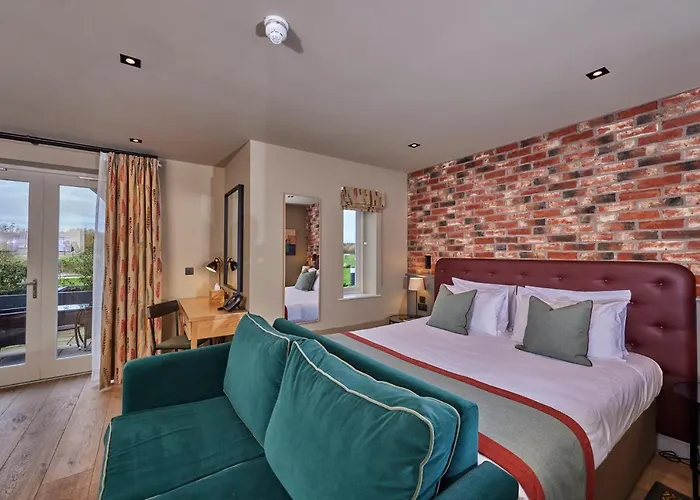 Hotel Sandburn Hall 4*