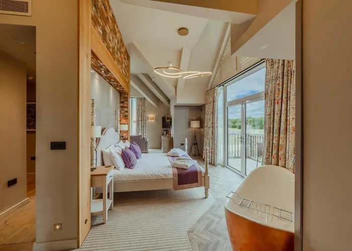 Hotel Sandburn Hall 4*